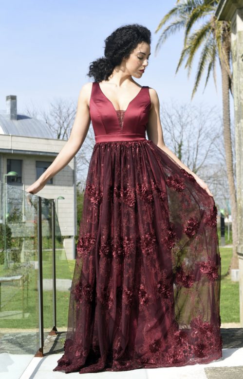 Vestido carmín fiesta largo satén rojo tejido lentejuelas