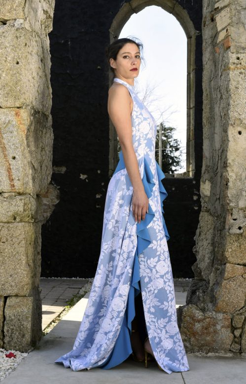 Vestido largo de tejido de encaje con flores en azul