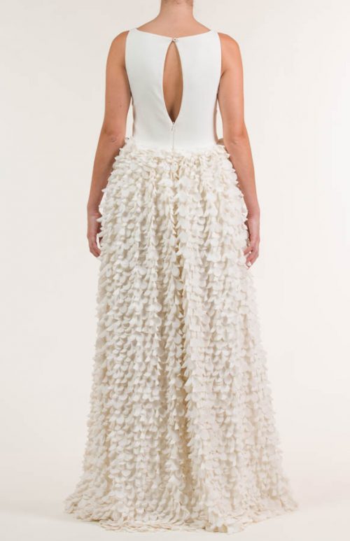 Vestido largo en tejido de pétalos bordados