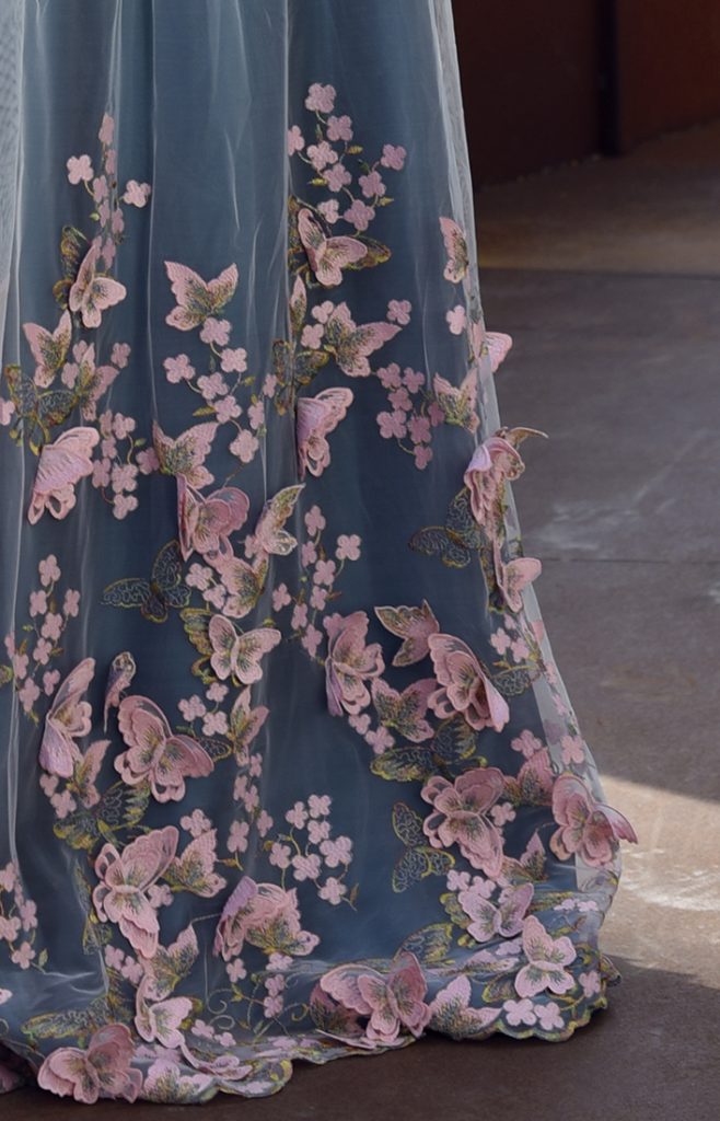 Vestido largo de fiesta Jade con tejido saten verde jade oscuro y tul blanco con bordados- Javier Barrio Couture