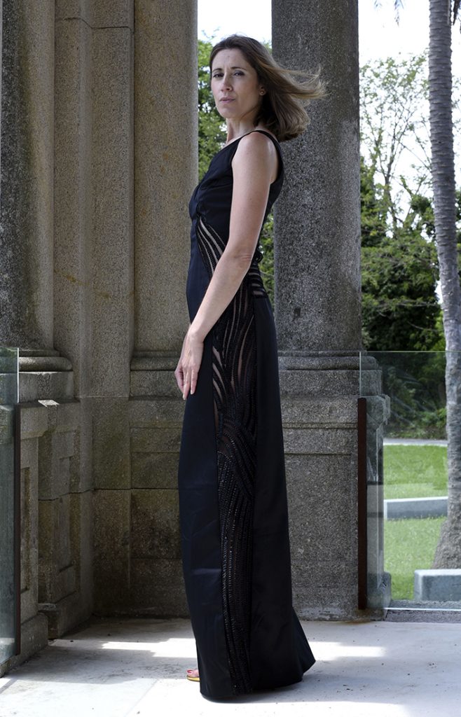 vestido largo de fiesta Selkis de satén negro - Javier Barrio Couture