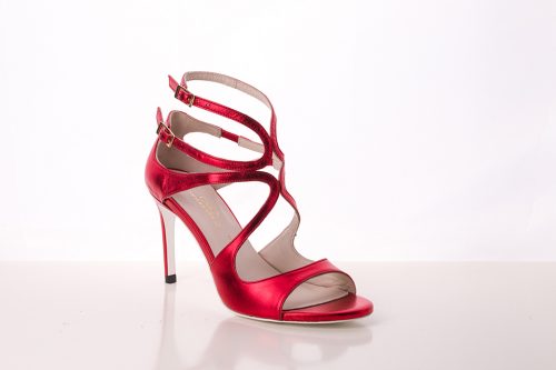 Sandalia de tacón en piel con cintas cruzadas en rojo brillante