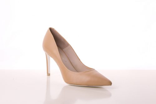 Zapato de tacón corte salón en piel tono nude