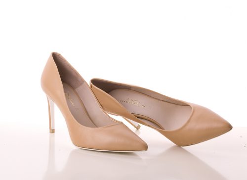 Zapato de tacón corte salón en piel tono nude
