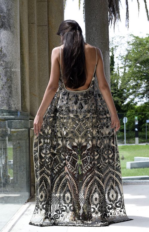 Vestido corto Laksmi oro con capa y tejido drapeado- Javier Barrio couture