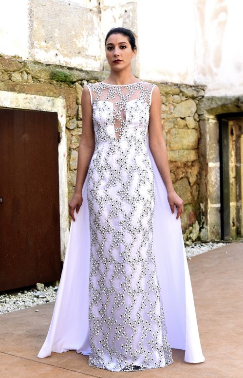 Vestido de novia Vivian con tul bordado en flores y capa - Javier Barrio