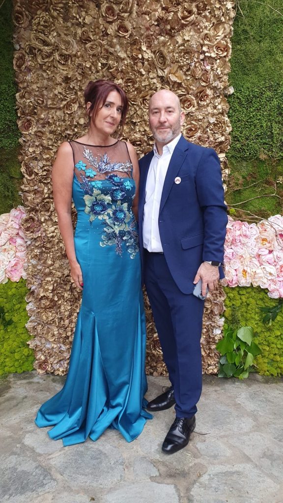 Javier Barrio junto a su madrina Lady Isabel Jiménez